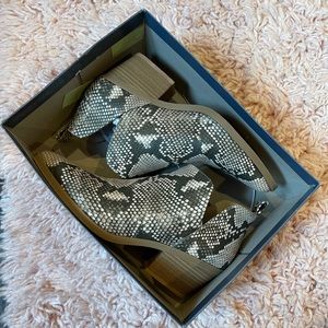 snake skin ankle booties! 7.5